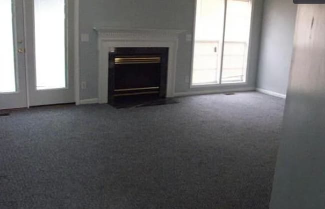Building Photo - NEW LISTING!!!!!