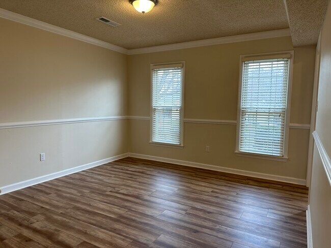 Building Photo - 328 Brookside Ct