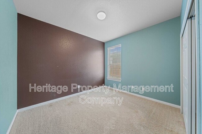Building Photo - 141 Springtree Gate