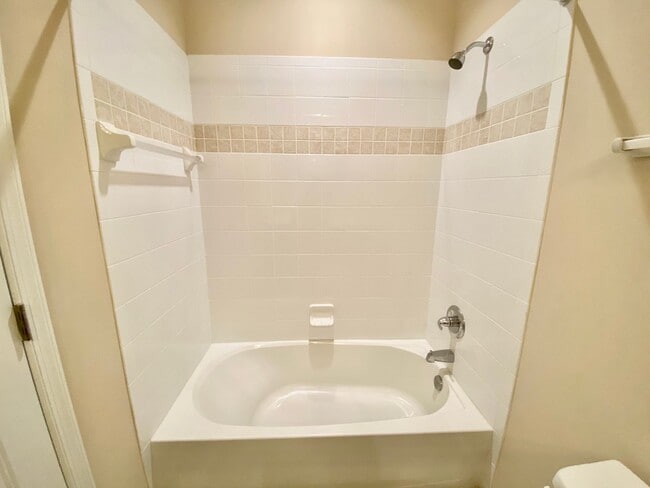 Building Photo - Spacious Condo - Waterfront Community - Av...