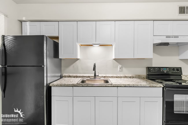 Building Photo - Charming 2Bdm 1Ba Apartment in Phoenix - MI Special