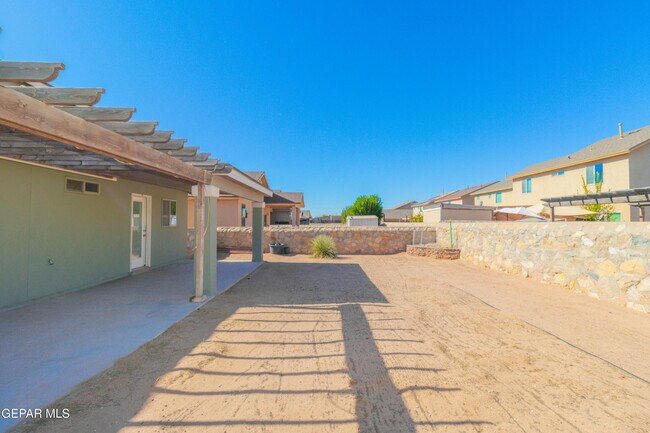 Building Photo - 14529 Jesus Almeida