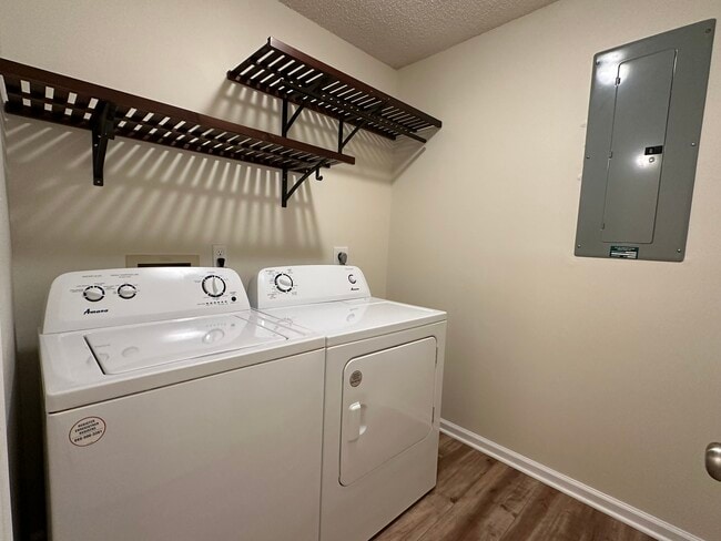 Building Photo - 328 Brookside Ct