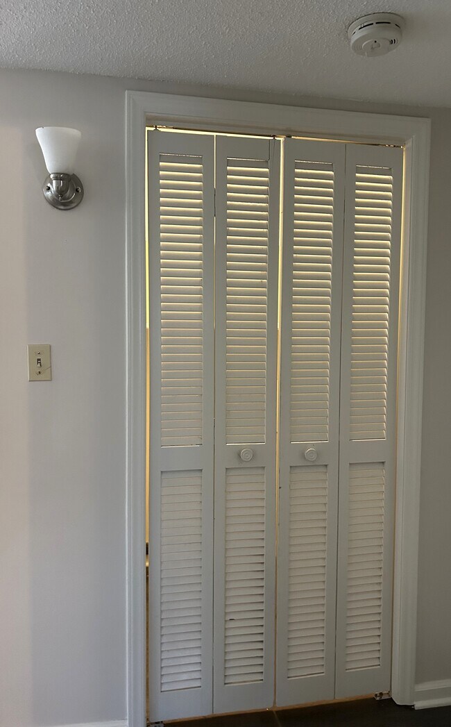 Laundry room - 219 H Northpoint Avenue