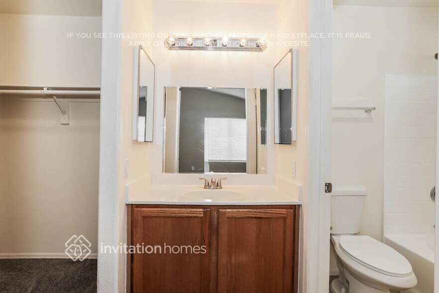 Building Photo - 10460 W Reade Ave