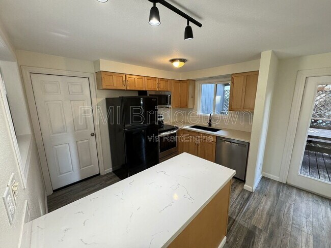 Building Photo - 7315 SW 53rd Ave