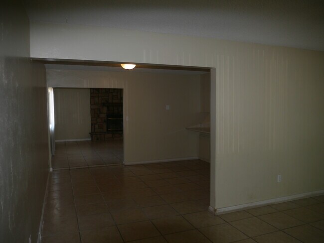 Building Photo - Fully Remodeled 4-Bedroom Home for Rent – Move-In Ready
