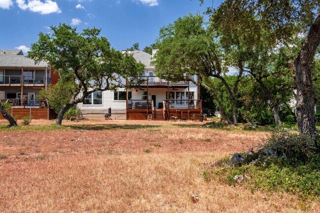 Building Photo - 5511 Courtyard Dr