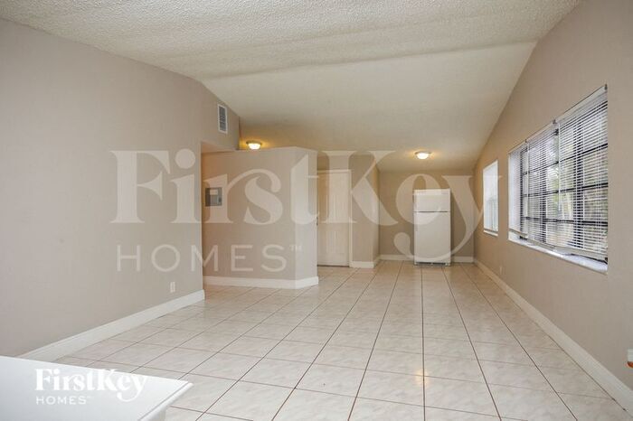 Building Photo - 1501 NW 16th Ln