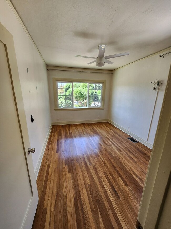 Building Photo - Charming 3-Bedroom Home in Altadena with L...