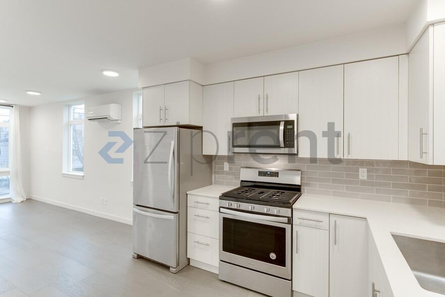 Building Photo - 6736 15th Ave NW