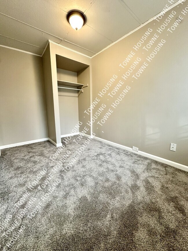 Building Photo - 40 Lawrence Pl