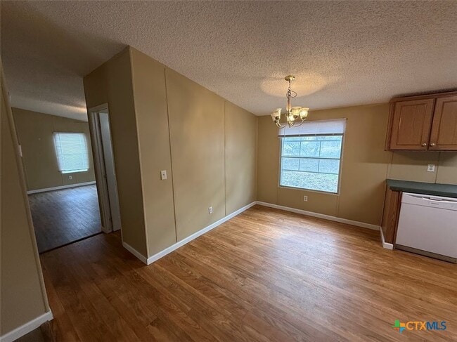 Building Photo - 136 Sonnyland Dr