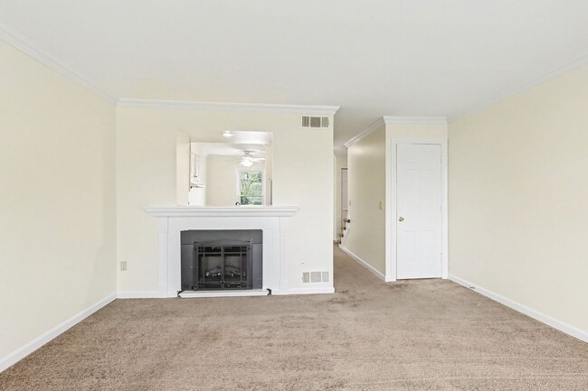 Building Photo - Two bedroom, one bathroom interior townhome in Mechanicsburg near Lisburn Rd.