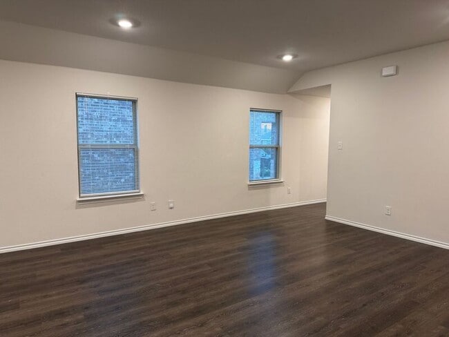 Building Photo - 3213 Perman Dr