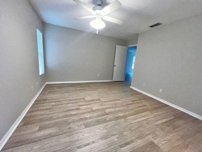 Building Photo - 2024 Donegan Pl
