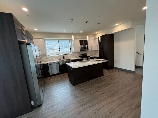 Building Photo - NEW SMART*4BD*4BA*TOWNHOME/ROOF DECK*CENTRAL AIR/HEAT*STAINLESS STEEL APPLIANCES*WASHER/DRYER IN ...