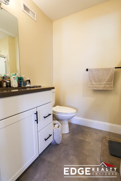 Building Photo - 23 Glencoe St