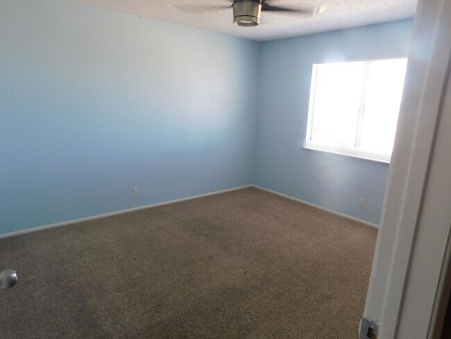 Building Photo - 1008 W Atkins Ave