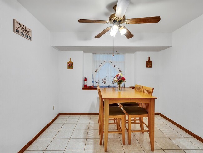 Building Photo - 4002 Thistledown Dr