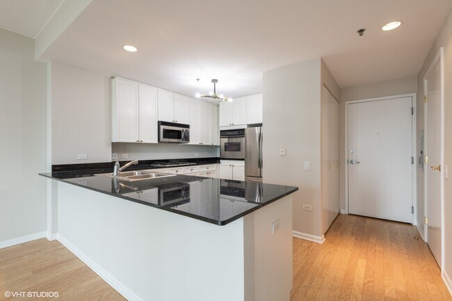 Building Photo - 1515 S Prairie Ave