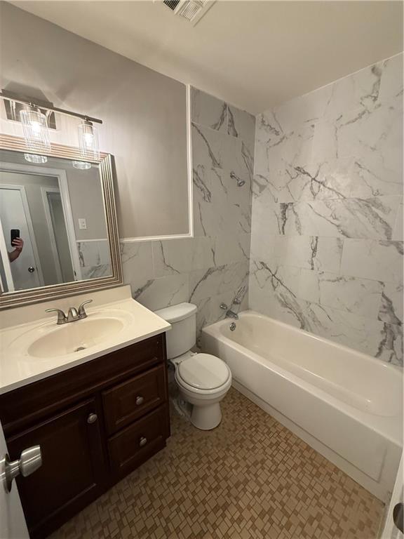 Building Photo - 505 Newport Dr W