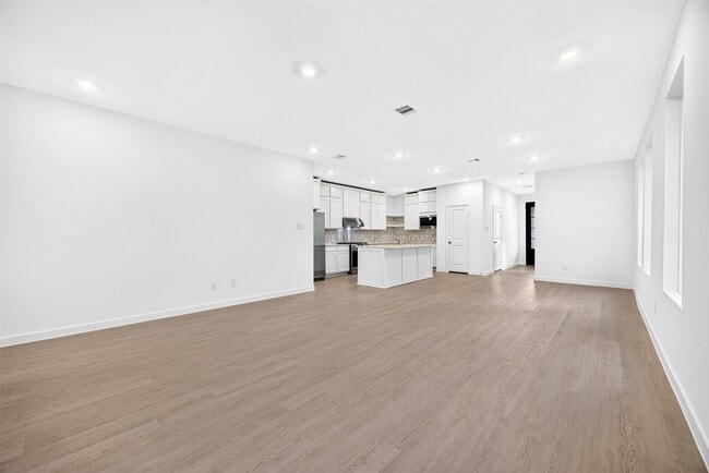 Building Photo - 27447 Sunterra Village Dr