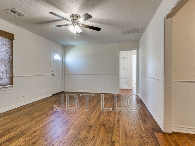 Building Photo - 224 W Ercoupe Dr