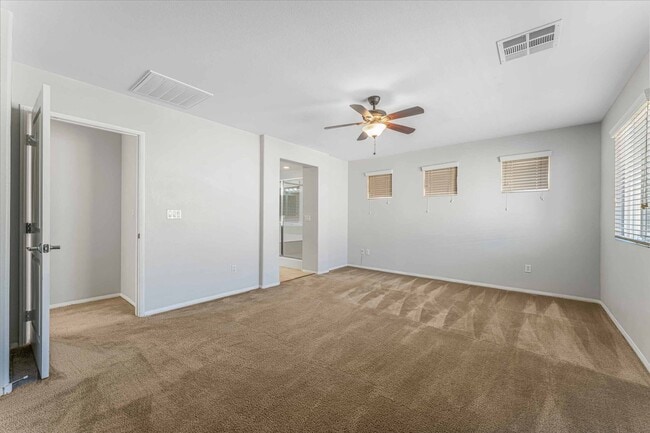 Building Photo - 3 BEDROOM IN HENDERSON WITH COMMUNITY POOL...