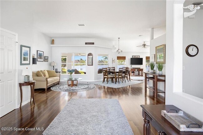 Building Photo - 935 Southlakes Way SW