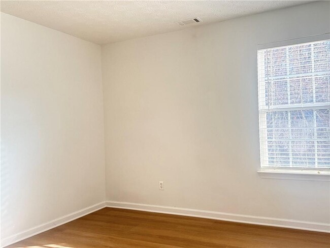 Building Photo - 3501 Bogan Mill Rd NE