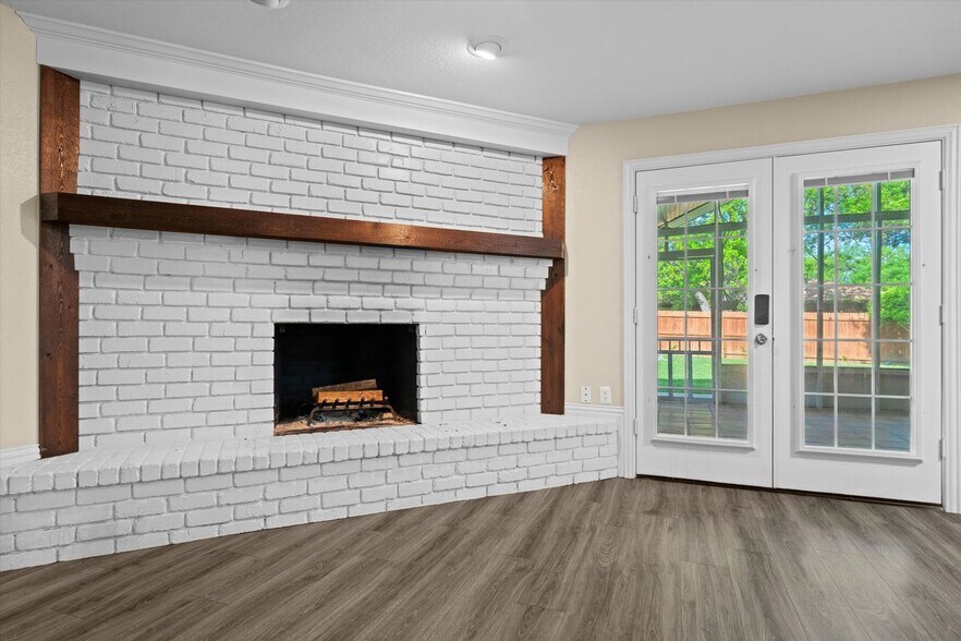 Building Photo - 839 Yellowstone Dr