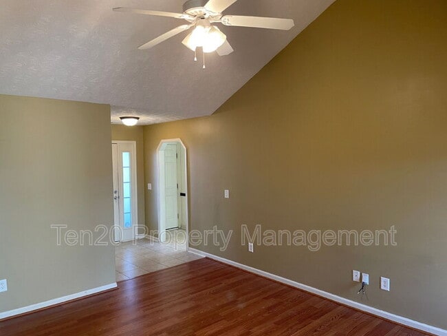 Building Photo - 5715 Boby Dr