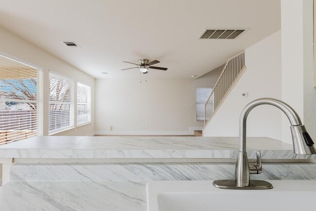 Building Photo - 1229 Vincent Pl