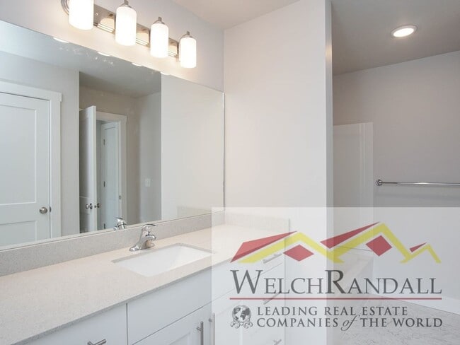 Building Photo - Live Comfortably in West Haven – Beautiful 3BR, 2.5BA Townhome for Rent!