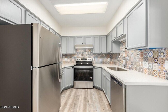 Building Photo - 4016 E Indianola Ave