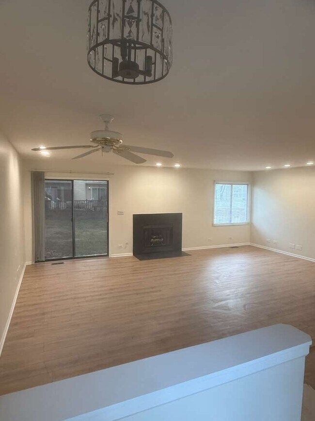 Building Photo - 1640 Hilton Head Dr