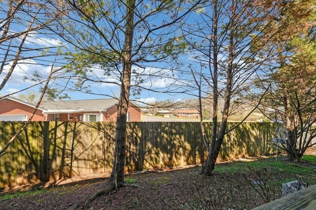 Building Photo - FABULOUS LOCATION!! 2BEDROOM 2 BATH TOWNHO...