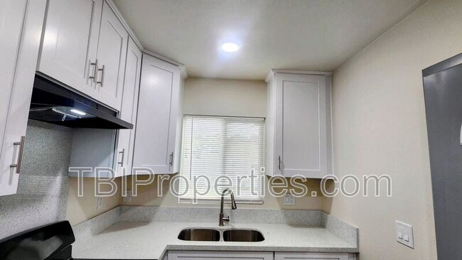 Building Photo - 508 Olive St