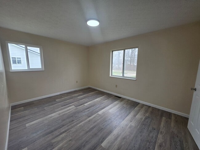 Building Photo - 3-Bedroom 2 Bath Duplex. Ravenna Ohio.