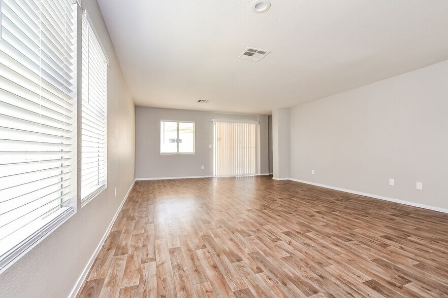 Building Photo - 613 Black Sand Ct
