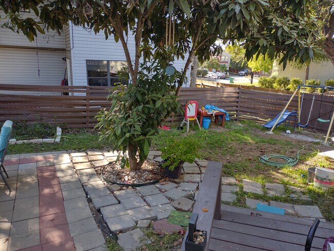 Building Photo - 19 Fannin Post