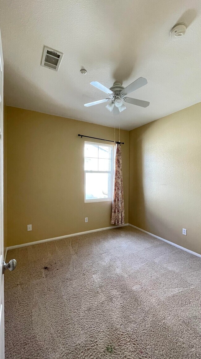 Building Photo - 13325 Calle Del Campo