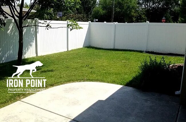 Building Photo - NW Meridian 3bed/2.5 bath w/3 car garage and fenced yard.