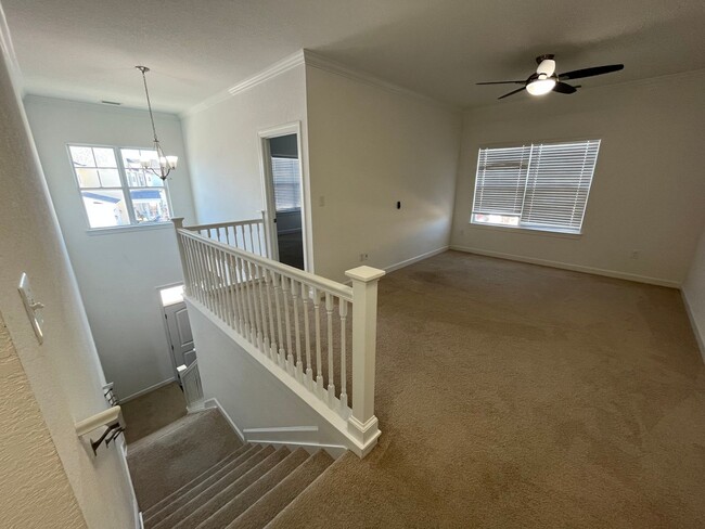 Building Photo - 4 Bedroom, 3.5 Bath Condo in Coveted Spenc...