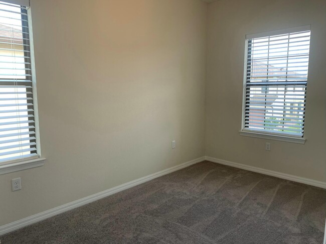 Building Photo - 2792 Troubadour St