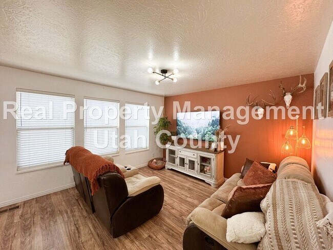 Building Photo - 1849 N Bountiful Wy