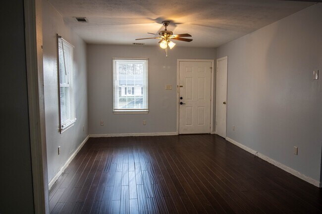 Building Photo - 822 Winnetka Ave