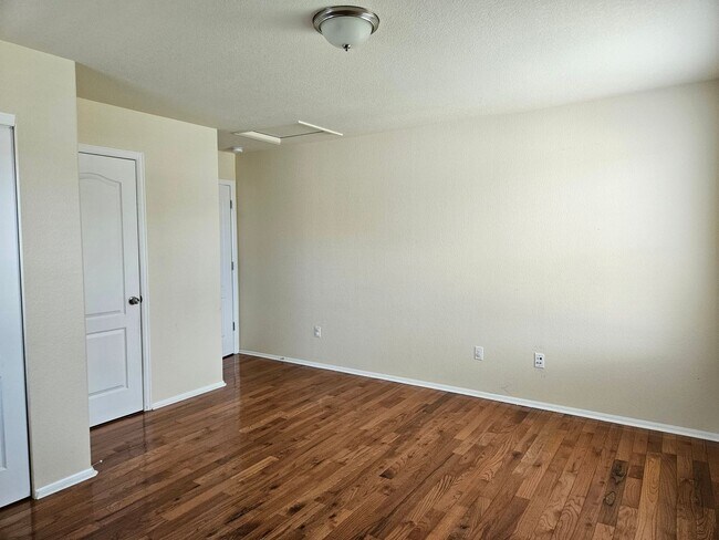 Building Photo - Beautiful Sierra Ridge 4-Bedroom, 3.5-Bath...