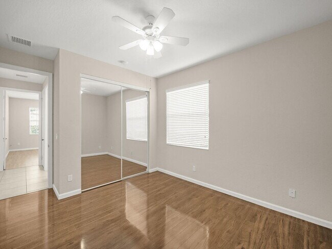 Building Photo - 1863 SW Jamesport Dr